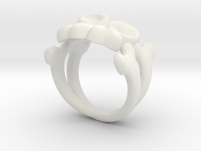Skull & Crossbones Ring (L)  in White Natural Versatile Plastic