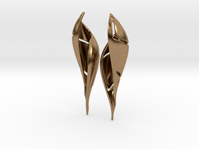 Signa Curve Earrings. in Natural Brass