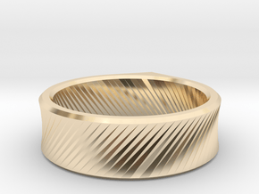 Q - Ring / Size 10 in 14K Yellow Gold