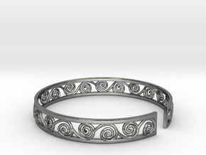 Bracelet traditional pattern in Polished Silver