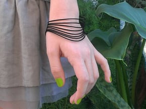 AKUSENTO Bracelet Medium in Black Natural Versatile Plastic