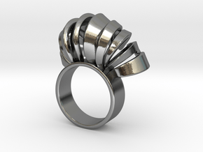 Nasu Ring Size 8 in Polished Silver