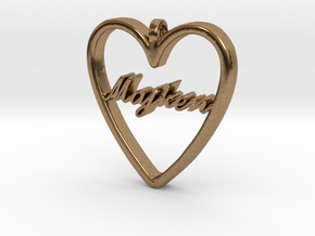 Smykke - Hjerte med navn "Majken" in Natural Brass