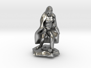 Halfling Rogue in Cape with two Daggers in Natural Silver