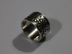 18 Daisy Solid V4 Ring Size 7.5 in Polished Silver