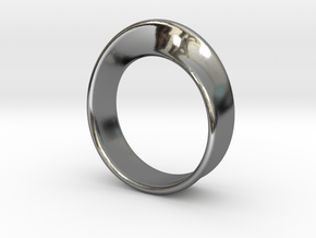 Moebius Ring 17.0 in Fine Detail Polished Silver