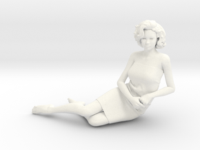 Lady sitting-005 scale 1/24 Passed in White Processed Versatile Plastic