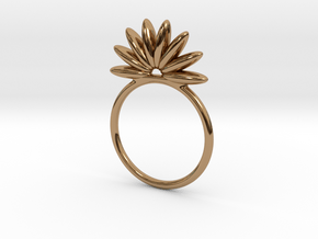 Demi Flower Ring in Polished Brass