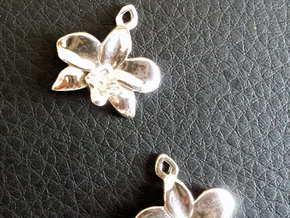 Orchid earring in Polished Silver