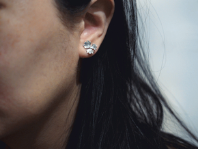 Trillium Backless Sleeper Earring in Polished Silver