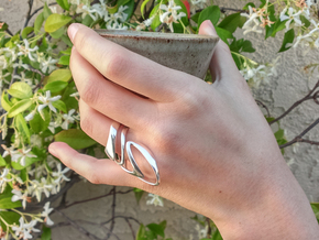 AKUSENTO Ring in Rhodium Plated Brass