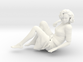 Lady sitting-008 scale 1/24 Passed in White Processed Versatile Plastic