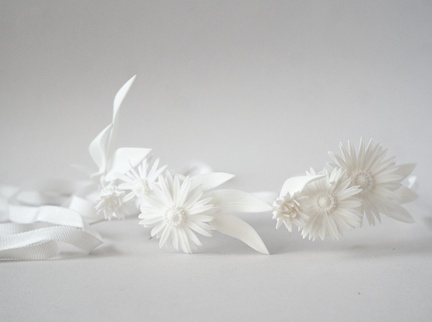 Daisy Crown in White Natural Versatile Plastic