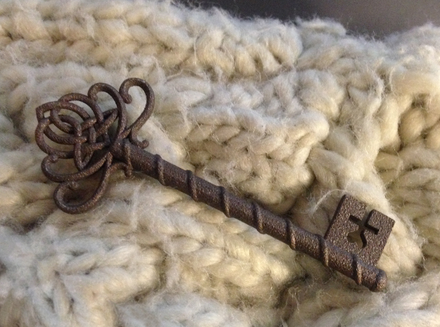 Skeleton Key with Celtic Knot in Polished Brass