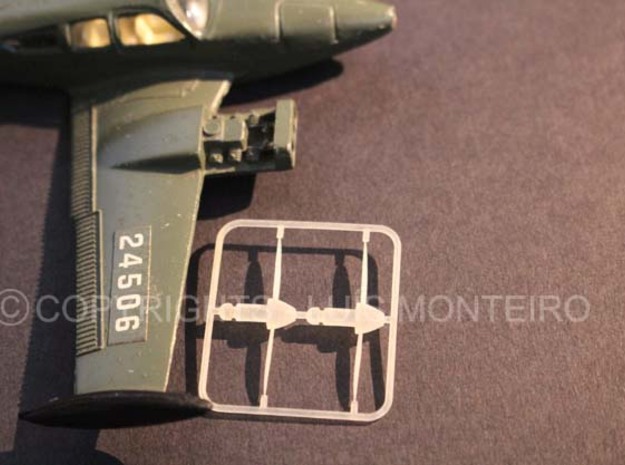 Dinky propoller C55 Baron Beechcraft in Tan Fine Detail Plastic