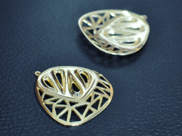 Organic and angular earrings in 18k Gold Plated Brass