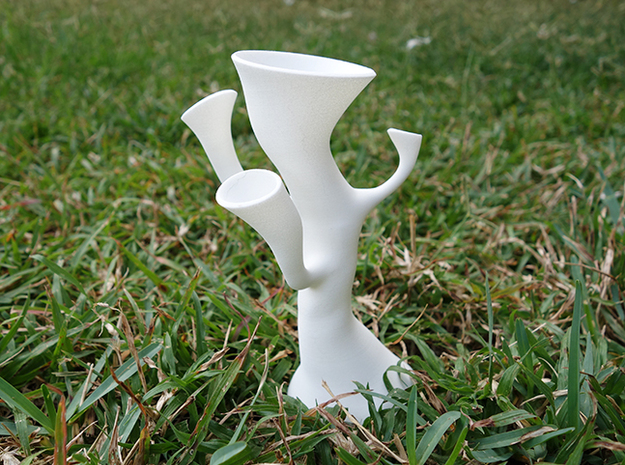 Alien Vase in White Natural Versatile Plastic