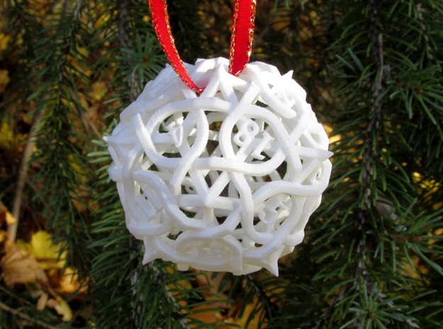 Thorn d20 Ornament in White Natural Versatile Plastic