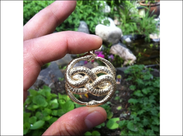 3D-Printed AURYN Medallion in Polished Gold Steel