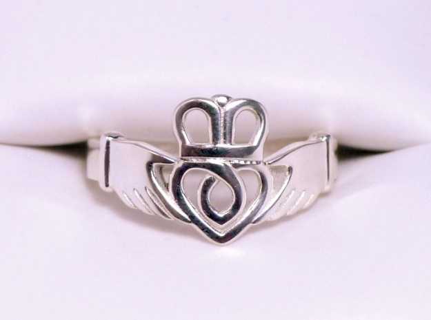 Traditional Claddagh Ring in Polished Silver: 7.5 / 55.5