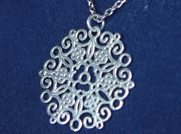 Round Cast Pattern Pendant in Polished Silver (Interlocking Parts)