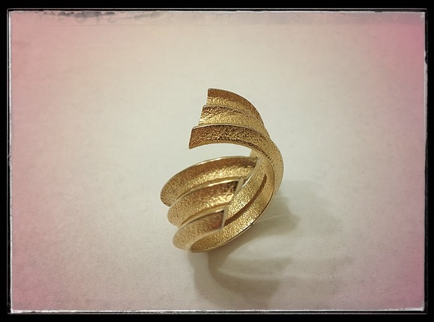 Coil ring in Polished Gold Steel