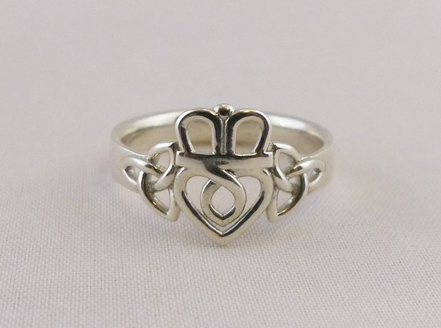 Triquetra Claddagh Ring in Polished Silver: 7.5 / 55.5