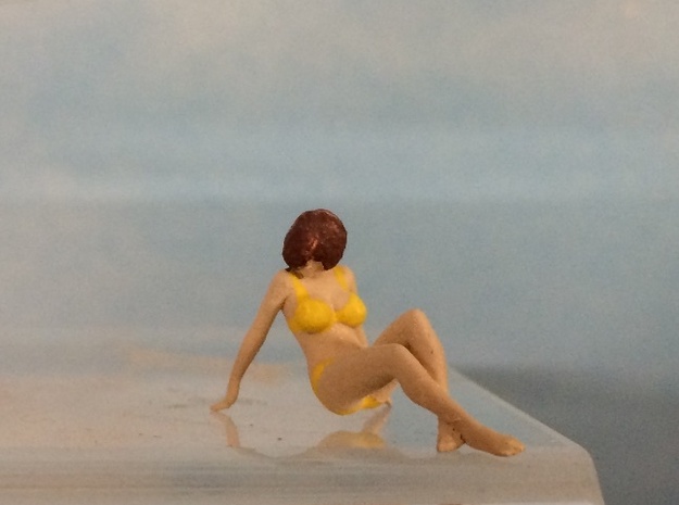 Female Bikini Sitting Ground in Clear Ultra Fine Detail Plastic: 1:87 - HO