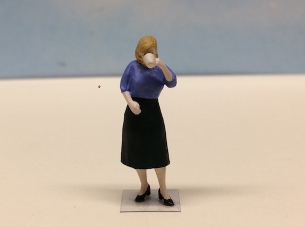 Female Drinking Coffee 1940's in Clear Ultra Fine Detail Plastic: 1:48 - O