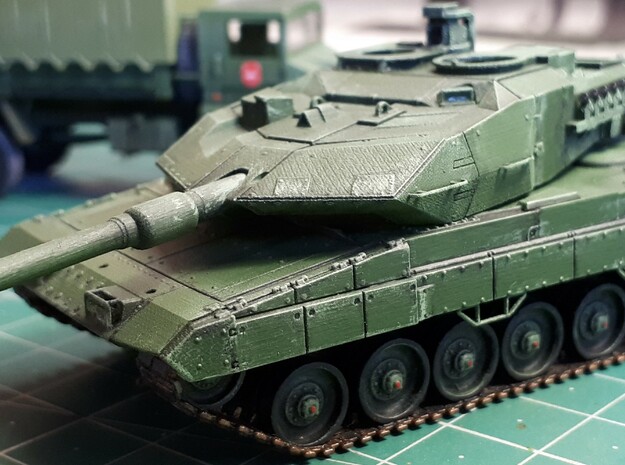 Leopard-2E-72-3-piezas in Tan Fine Detail Plastic
