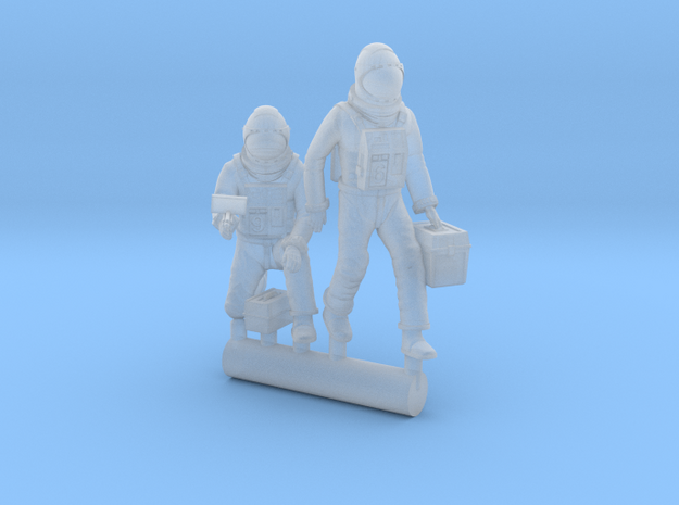 SPACE 2999 1/93 ASTRONAUT WORKING A  in Tan Fine Detail Plastic