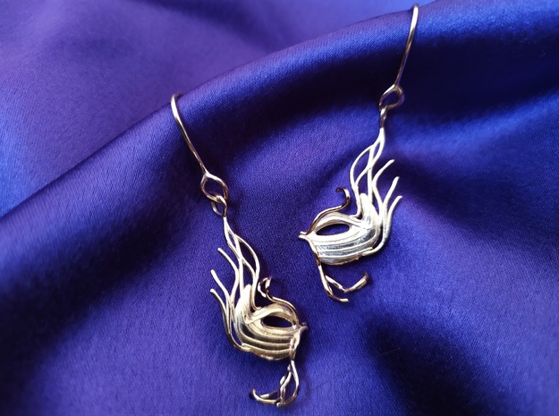 Masquerade fish earring in 14k Gold Plated Brass