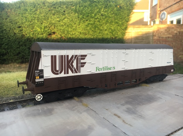 7mm UKF Fertiliser wagon in White Natural Versatile Plastic