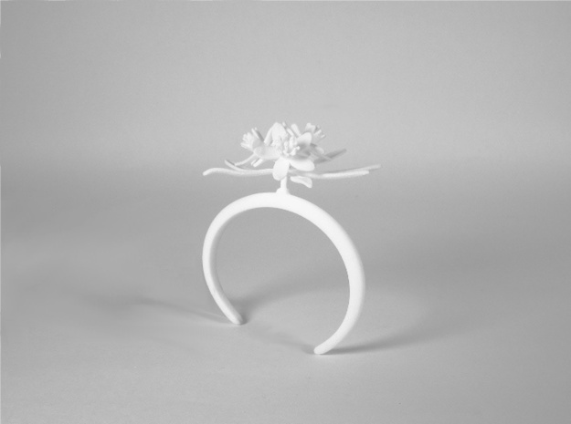 Bracelet with three large flowers of the Choisya in White Processed Versatile Plastic: Medium