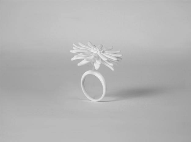 Ring with one large flower of the Daisy in Yellow Processed Versatile Plastic: 7.25 / 54.625