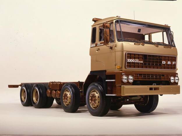 DAF 2800/3300 8x4 chassis wb 5.0m  in Tan Fine Detail Plastic