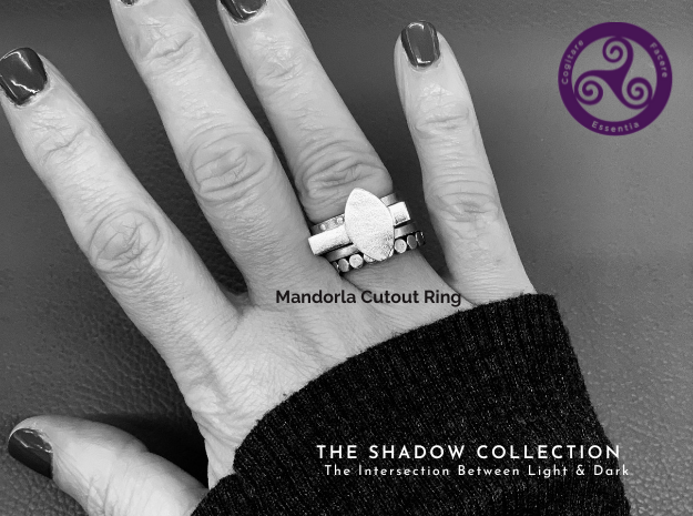Mandorla Ring - Size 7 ONLY in Natural Silver