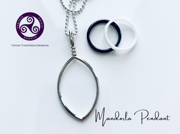 Mandorla Pendant in Polished Silver