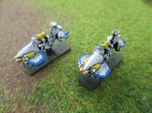 MG144-RE05A Lhúg Recon Cycle (4) (with Pillion) in White Natural Versatile Plastic