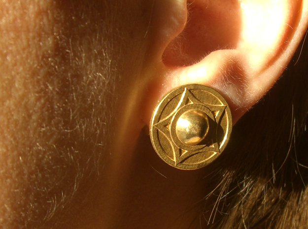 Buckler earring stud (14th c. Shield) in Natural Brass