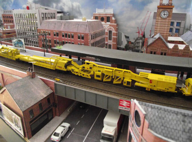 N Gauge Track Renewal Train Set 2 (WLNXTR3VS) by Modern