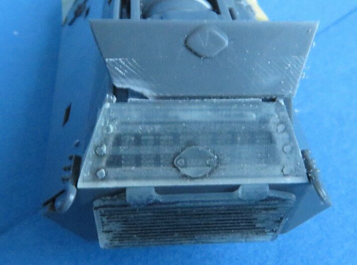 Sd.Kfz.231/232 Set 3d printed The lower grill with the kit parts.