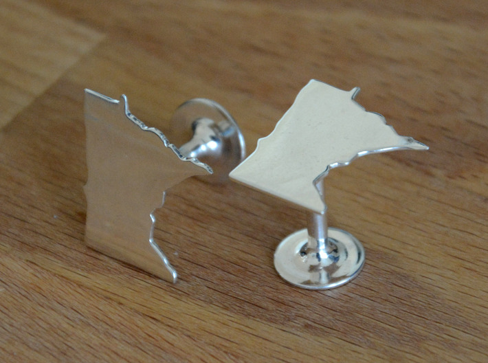 Delaware State Cufflinks 3d printed Different state but shows quality and scale. Premium Silver shown.