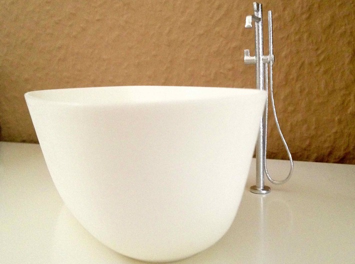 Freestanding bathtub with tap, 1:12 3d printed 1:12