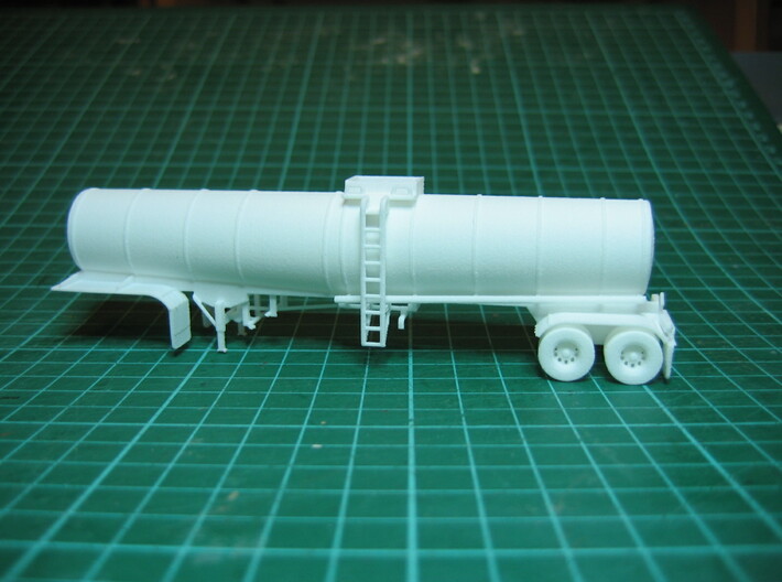 HO 1/87 Crude Oil Trailer, Brenner 210 3d printed The model in WSF material. The underneath pipework had printed very well.