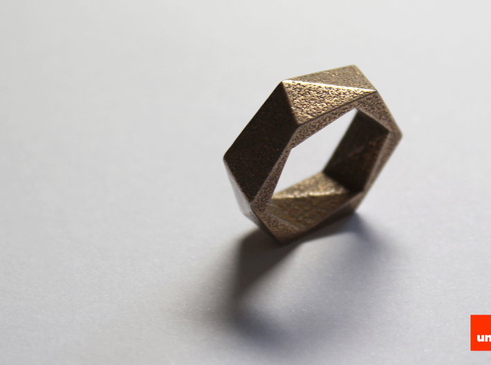 Twist-ring (large) 3d printed In Stainless Steel