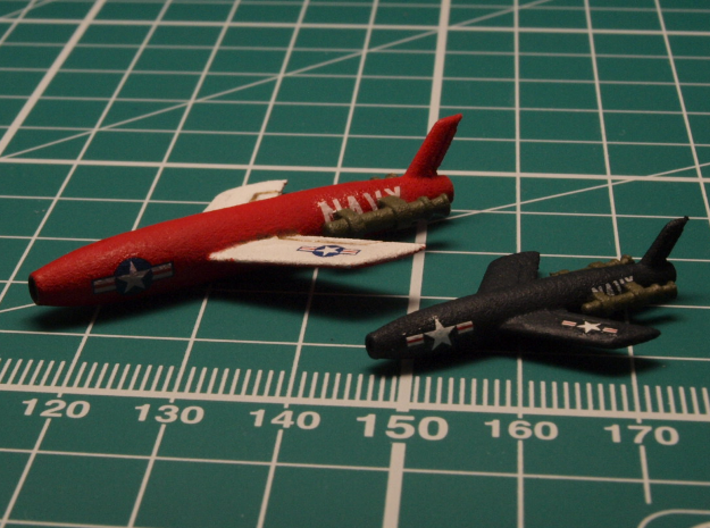 Vought SSM-N-8 Regulus I 1/200 3d printed Comparison between the 1/200 model (painted in red) and the 1/285 model