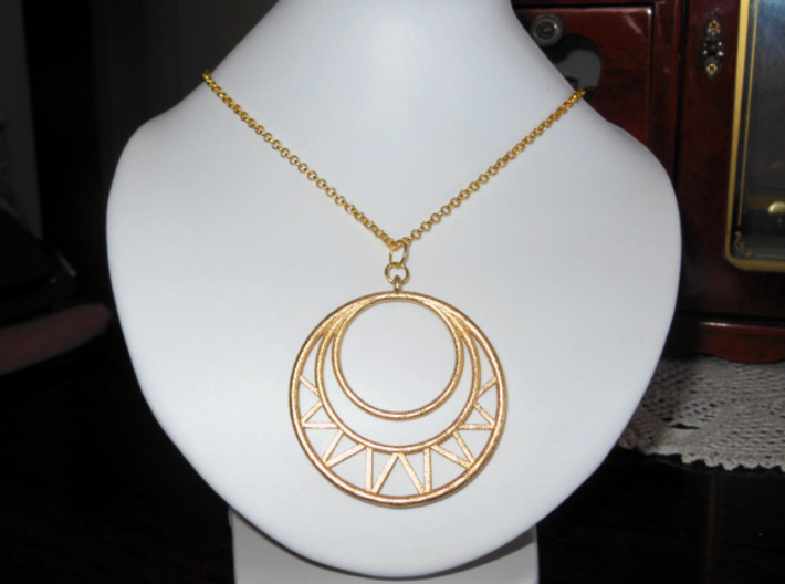 Circles Pendant 3d printed Photo of the pendant from Polished Gold Steel