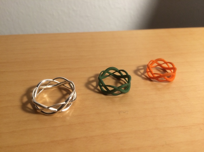 Lissajous Ring 17mm, 3-7-5 3d printed Ring printed in polished silver, two smaller ones printed in plastic