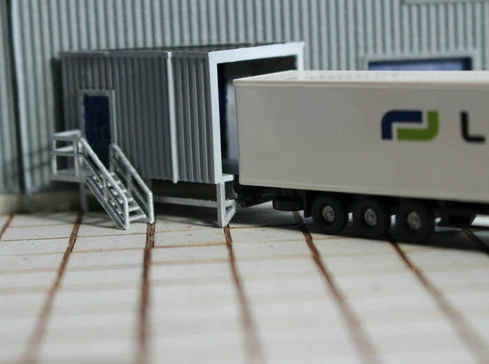 N Angular Loading Dock Left +stairs 3d printed Painted model with truck